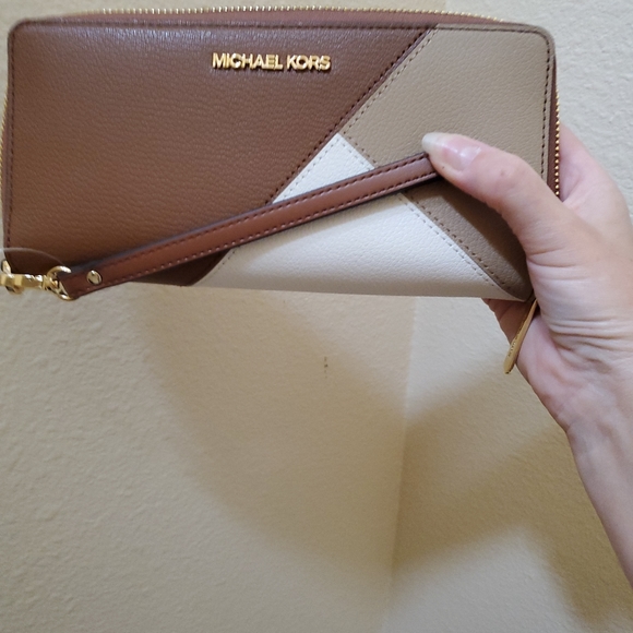 Michael kors Large Zip Around Continental Wallet - Picture 9 of 9